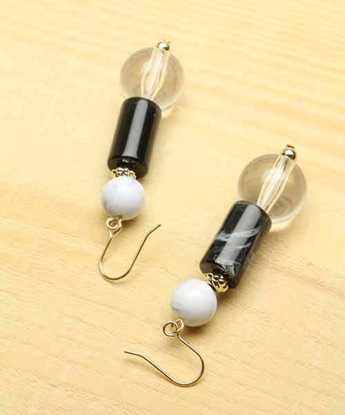 misto accessories（ミストアクセサリーズ）の「HK-PIERCE-04/マーブルビーズミックスピアス（ピアス（両耳用）・レディース・グリーン/ブラック・FREE）」の3枚目の写真
