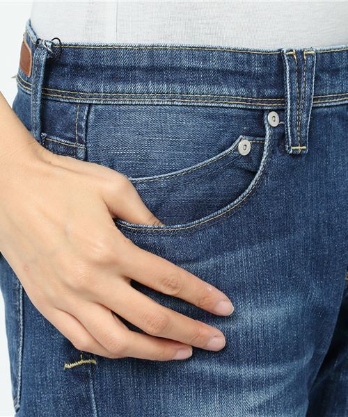 YANUK(ヤヌーク)の「YANUK(ヤヌーク)KAY(デニムパンツ・レディース・ブルー/サックスブルー・23/24/25/26)」の7枚目の写真