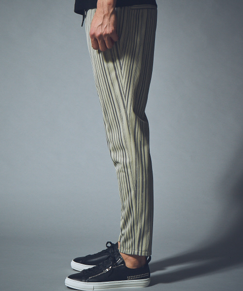 5351 POUR LES HOMMES(ゴーサンゴーイチプールオム)の「メッシュランダムストライプテーパードパンツ(その他パンツ・メンズ・ベージュ/ブラック・44/46/48)」の4枚目の写真