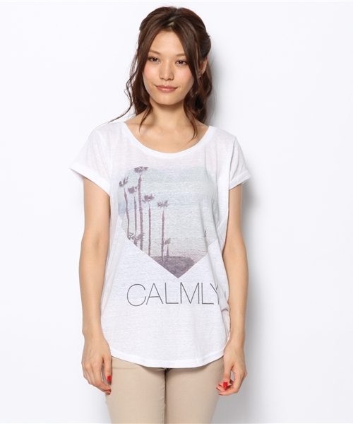 laule'a sunny side store（ラウレアサニーサイドストア）の「CALMLYハートフォトプリントTee（Tシャツ/カットソー・レディース・ホワイト・FREE）」の2枚目の写真