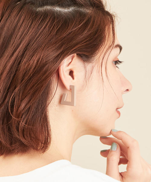 BEAUTY&YOUTH UNITED ARROWS（ビューティーアンドユースユナイテッドアローズ）の「BY∴ カラーブロックビッグピアス о（ピアス（両耳用）・レディース・レッド/コバルトブルー/ベージュ/イエロー・FREE）」の2枚目の写真