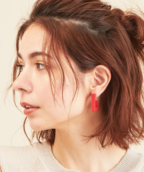 BEAUTY&YOUTH UNITED ARROWS（ビューティーアンドユースユナイテッドアローズ）の「BY∴ カラーブロックビッグピアス о（ピアス（両耳用）・レディース・レッド/コバルトブルー/ベージュ/イエロー・FREE）」の4枚目の写真