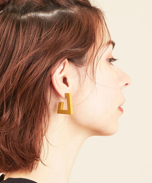 BEAUTY&YOUTH UNITED ARROWS（ビューティーアンドユースユナイテッドアローズ）の「BY∴ カラーブロックビッグピアス о（ピアス（両耳用）・レディース・レッド/コバルトブルー/ベージュ/イエロー・FREE）」の3枚目の写真