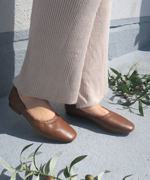 mio notis（ミオノティス）の「ギャザースクエアパンプス（パンプス・レディース・ブラック/シルバー/キャメル・38/39/35/36/37）」の3枚目の写真