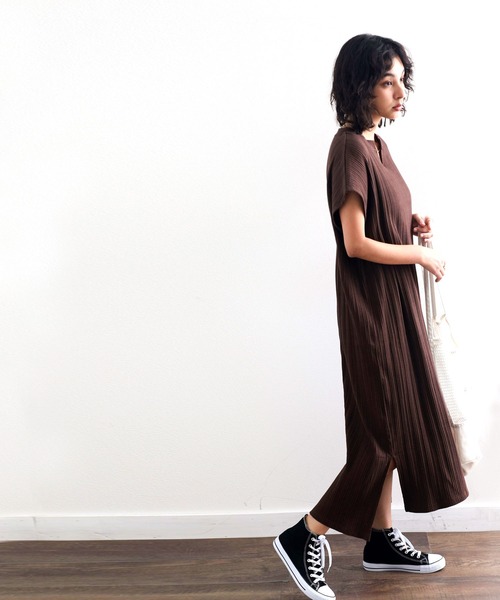 さらり柔らか。ランダムリブキーネックロング丈半袖ワンピース