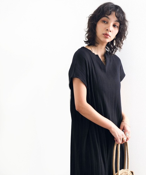 classicalelf（クラシカルエルフ）の「さらり柔らか。ランダムリブキーネックロング丈半袖ワンピース（ワンピース・レディース・ホワイト/ブラック/ベージュ/ブラウン/チャコール/グレイッシュベージュ・MEDIUM/LARGE/X-LARGE/XX-LARGE/SMALL）」の10枚目の写真