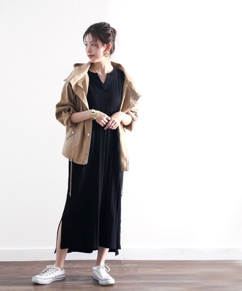 classicalelf（クラシカルエルフ）の「さらり柔らか。ランダムリブキーネックロング丈半袖ワンピース（ワンピース・レディース・ホワイト/ブラック/ベージュ/ブラウン/チャコール/グレイッシュベージュ・MEDIUM/LARGE/X-LARGE/XX-LARGE/SMALL）」の12枚目の写真