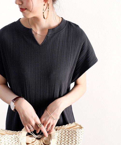 classicalelf（クラシカルエルフ）の「さらり柔らか。ランダムリブキーネックロング丈半袖ワンピース（ワンピース・レディース・ホワイト/ブラック/ベージュ/ブラウン/チャコール/グレイッシュベージュ・MEDIUM/LARGE/X-LARGE/XX-LARGE/SMALL）」の11枚目の写真