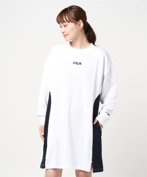 FILA(フィラ)の「【FILA/フィラ】スウエットスリット入りワンピース ブランドロゴ刺繍(ワンピース・レディース・ホワイト/ブラック/ライトパープル・MEDIUM/LARGE)」の1枚目の写真