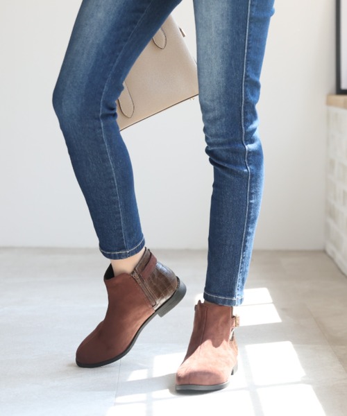 VIVIAN（ヴィヴィアン）の「軽量ソール＆ローヒールベルテッドショートブーツ（ブーツ・レディース・グレー系その他3/ブラック系その他2/その他4/ホワイト×カーキブラウン/アッシュブラウン/ブラウン系その他5/ブラウン系その他6/ダークアッシュ/ブルーグリーン/D/E/ブラック系その他3・S/LL/L/M）」の17枚目の写真