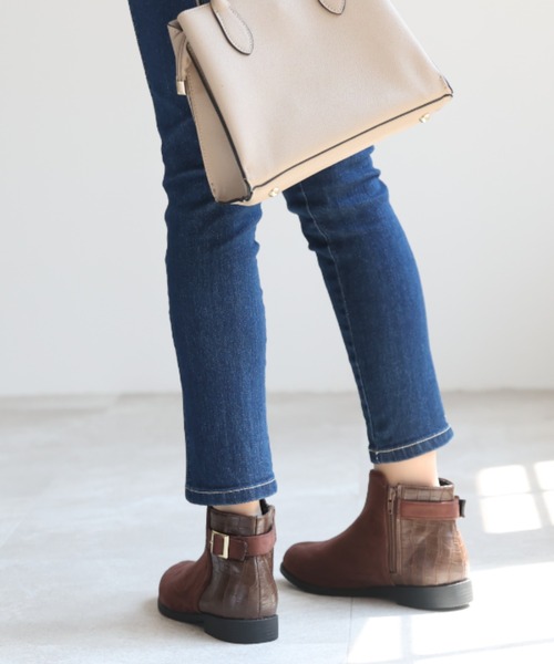 VIVIAN（ヴィヴィアン）の「軽量ソール＆ローヒールベルテッドショートブーツ（ブーツ・レディース・グレー系その他3/ブラック系その他2/その他4/ホワイト×カーキブラウン/アッシュブラウン/ブラウン系その他5/ブラウン系その他6/ダークアッシュ/ブルーグリーン/D/E/ブラック系その他3・S/LL/L/M）」の18枚目の写真