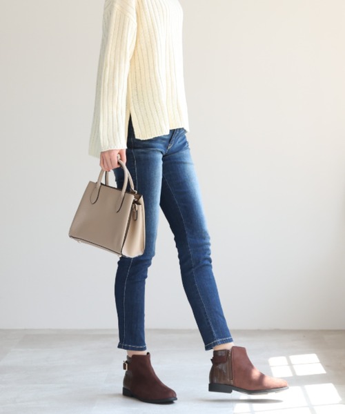 VIVIAN（ヴィヴィアン）の「軽量ソール＆ローヒールベルテッドショートブーツ（ブーツ・レディース・グレー系その他3/ブラック系その他2/その他4/ホワイト×カーキブラウン/アッシュブラウン/ブラウン系その他5/ブラウン系その他6/ダークアッシュ/ブルーグリーン/D/E/ブラック系その他3・S/LL/L/M）」の22枚目の写真