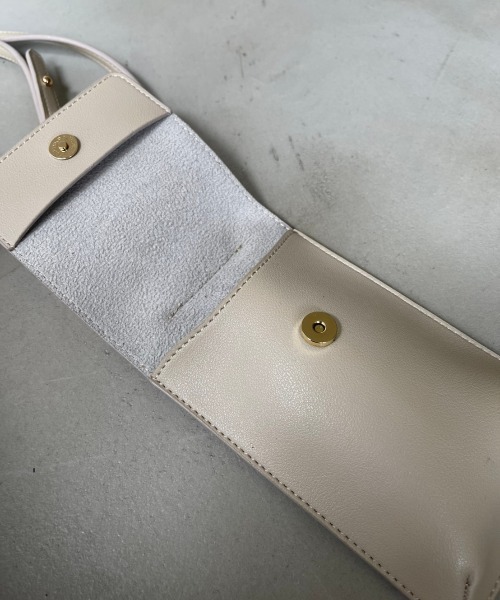 NEUNA(ヌナ)の「組み合わせショルダーバッグモバイルケースiphoneケース(ショルダーバッグ・レディース・ブラック/ベージュ/アイボリー・FREE)」の9枚目の写真