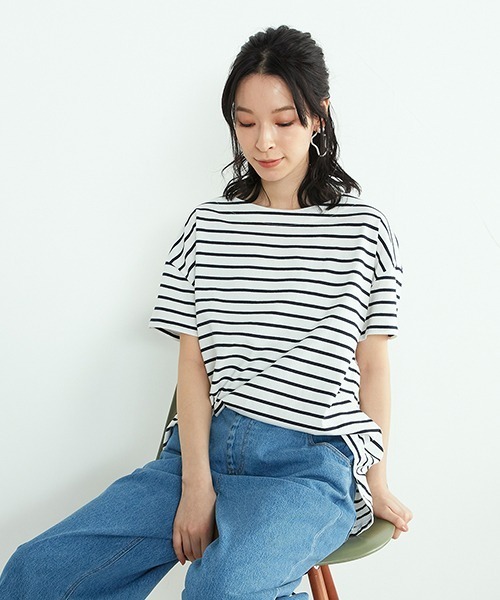 ONIGIRI（オニギリ）の「〈オーガニックコットン〉バックスリットボーダー半袖Ｔシャツ（Tシャツ/カットソー・レディース・ホワイト/ブラウン/ターコイズブルー・FREE）」の2枚目の写真