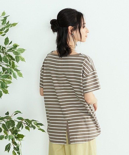 ONIGIRI（オニギリ）の「〈オーガニックコットン〉バックスリットボーダー半袖Ｔシャツ（Tシャツ/カットソー・レディース・ホワイト/ブラウン/ターコイズブルー・FREE）」の8枚目の写真
