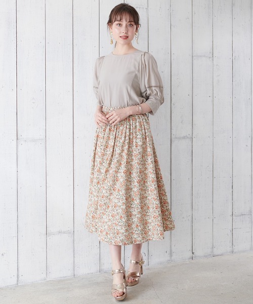ASTORIA ODIER(アストリアオディール)の「シルクサテン刺繍使いブラウス(シャツ/ブラウス・レディース・ベージュ/ブルー/ホワイト・MEDIUM)」の17枚目の写真