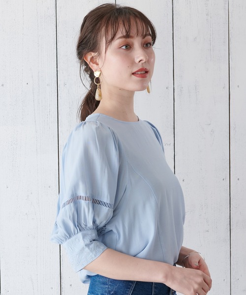 ASTORIA ODIER(アストリアオディール)の「シルクサテン刺繍使いブラウス(シャツ/ブラウス・レディース・ベージュ/ブルー/ホワイト・MEDIUM)」の22枚目の写真