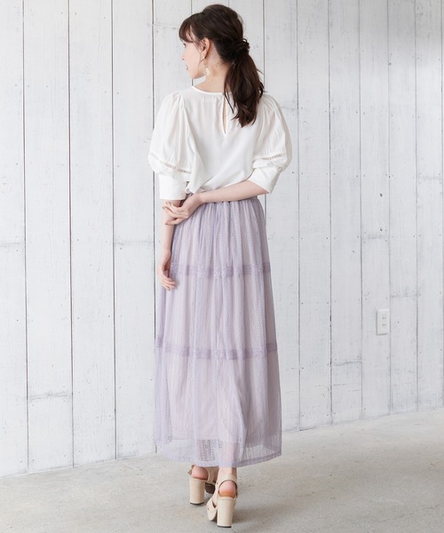 ASTORIA ODIER(アストリアオディール)の「シルクサテン刺繍使いブラウス(シャツ/ブラウス・レディース・ベージュ/ブルー/ホワイト・MEDIUM)」の11枚目の写真