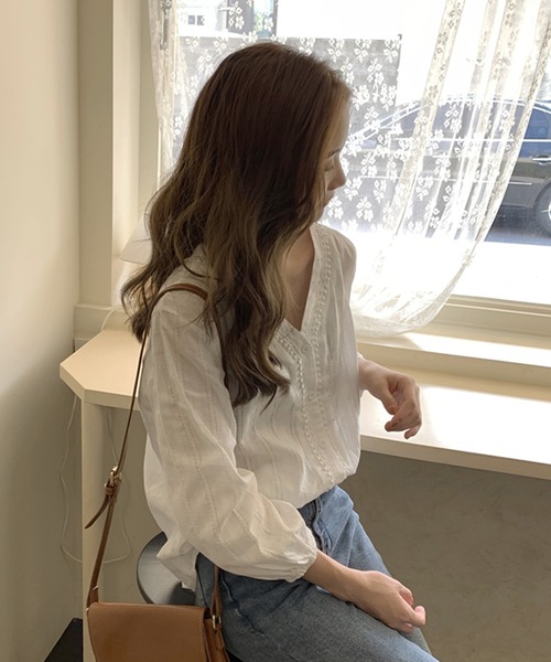 Girly Doll(ガーリードール)の「Vネックブラウス(シャツ/ブラウス・レディース・ホワイト/ネイビー・FREE)」の7枚目の写真