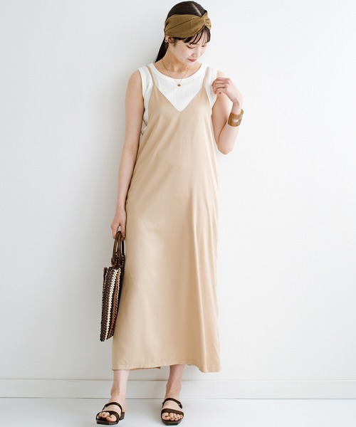 Who Made ワンピース Me ワンピース Haco ハコ のファッション Made 定番tシャツと一緒に着るだけでかわいくなれる マーメイドシルエットが女っぽいサテンキャミワンピースby