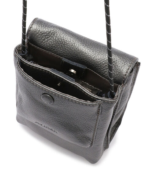 AVIREX（アヴィレックス）の「【直営店限定】カウレザーミニショルダーバッグ/ COW LEATHER MINI SYOULDER BAG（ショルダーバッグ・レディース・シルバー/ブラック・FREE）」の14枚目の写真