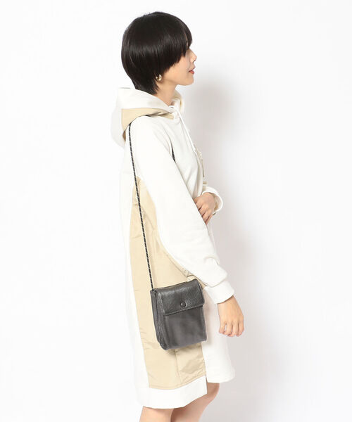 AVIREX（アヴィレックス）の「【直営店限定】カウレザーミニショルダーバッグ/ COW LEATHER MINI SYOULDER BAG（ショルダーバッグ・レディース・シルバー/ブラック・FREE）」の16枚目の写真