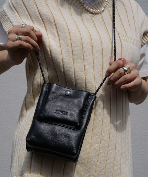 AVIREX（アヴィレックス）の「【直営店限定】カウレザーミニショルダーバッグ/ COW LEATHER MINI SYOULDER BAG（ショルダーバッグ・レディース・シルバー/ブラック・FREE）」の2枚目の写真