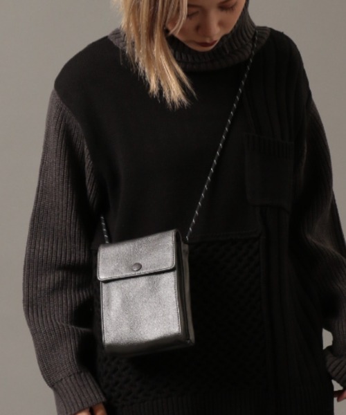 AVIREX（アヴィレックス）の「【直営店限定】カウレザーミニショルダーバッグ/ COW LEATHER MINI SYOULDER BAG（ショルダーバッグ・レディース・シルバー/ブラック・FREE）」の4枚目の写真