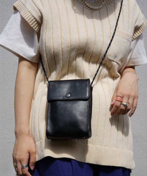 AVIREX（アヴィレックス）の「【直営店限定】カウレザーミニショルダーバッグ/ COW LEATHER MINI SYOULDER BAG（ショルダーバッグ・レディース・シルバー/ブラック・FREE）」の8枚目の写真