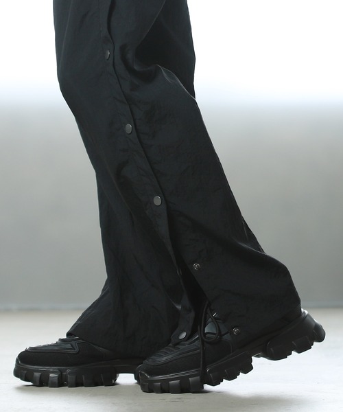 G.O.C（ジーオーシー）の「サイドスナップストレートトラックパンツ（その他パンツ・メンズ・ブラック・MEDIUM/LARGE）」の2枚目の写真