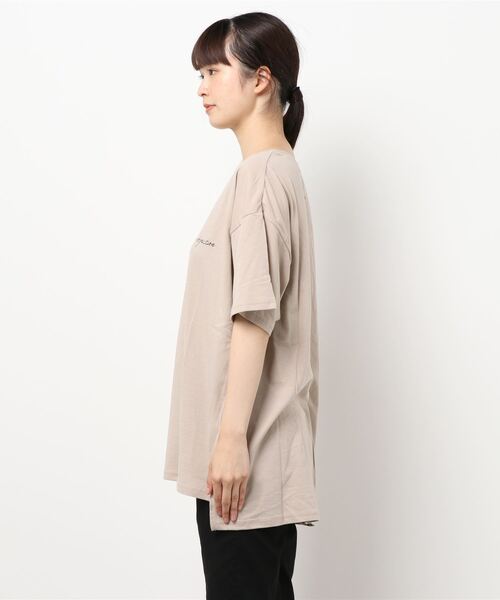 MATCH&more（マッチアンドモア）の「ロゴプリントオーバーサイズ半袖Ｔシャツ（Tシャツ/カットソー・レディース・ホワイト/ブラック/ベージュ/グレー/カーキ・FREE）」の7枚目の写真