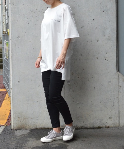 MATCH&more（マッチアンドモア）の「ロゴプリントオーバーサイズ半袖Ｔシャツ（Tシャツ/カットソー・レディース・ホワイト/ブラック/ベージュ/グレー/カーキ・FREE）」の16枚目の写真