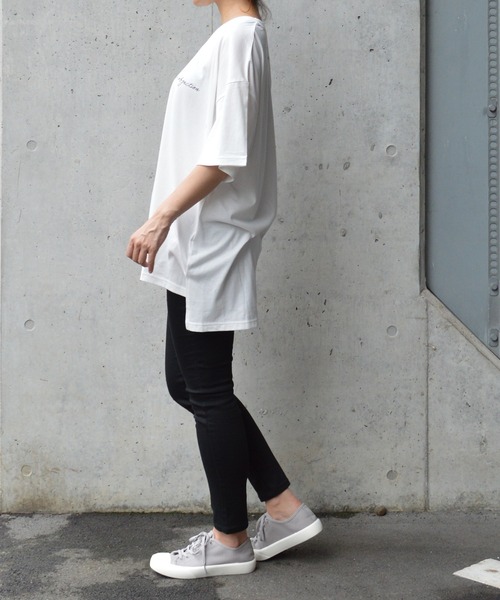 MATCH&more（マッチアンドモア）の「ロゴプリントオーバーサイズ半袖Ｔシャツ（Tシャツ/カットソー・レディース・ホワイト/ブラック/ベージュ/グレー/カーキ・FREE）」の18枚目の写真