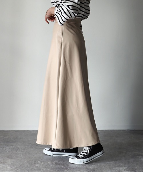 Riberry（リベリー）の「ロングフレアスカート（スカート・レディース・ブラック/アイボリー/ベージュ・MEDIUM）」の12枚目の写真