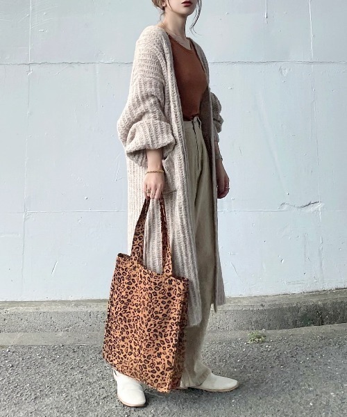INTER FACTORY(インターファクトリー)の「ファッションインフルエンサー kally - ボリュームロングニットカーディガン made in INTER FACTORY(カーディガン/ボレロ・レディース・ダークブラウン/ベージュ・FREE)」の20枚目の写真