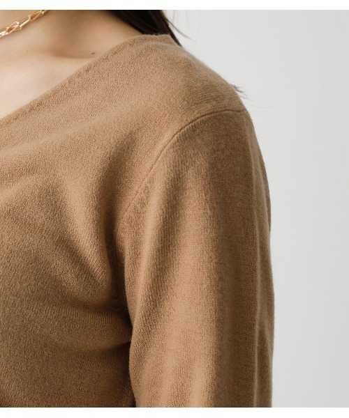 AZUL by moussy(アズールバイマウジー)の「NUDIE 2WAY V/N KNIT/ヌーディー2WAYVネックニット(ニット/セーター・レディース・ブラック/ダークグリーン/ベージュ/オフホワイト/マジェンタ・SMALL/MEDIUM/LARGE)」の19枚目の写真