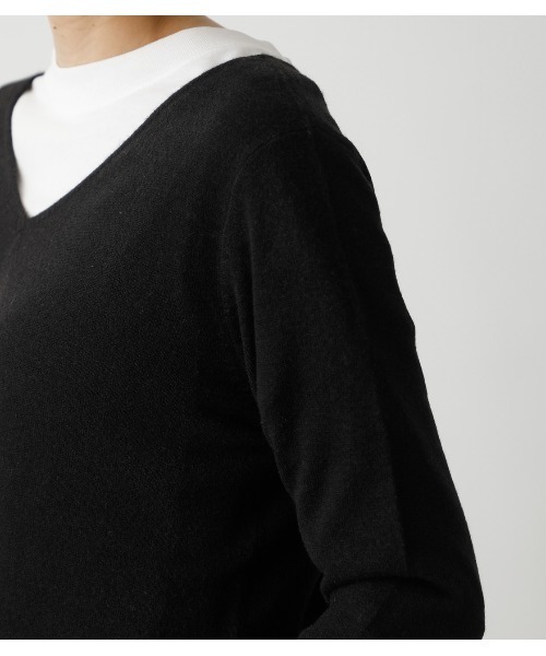 AZUL by moussy(アズールバイマウジー)の「NUDIE 2WAY V/N KNIT/ヌーディー2WAYVネックニット(ニット/セーター・レディース・ブラック/ダークグリーン/ベージュ/オフホワイト/マジェンタ・SMALL/MEDIUM/LARGE)」の14枚目の写真