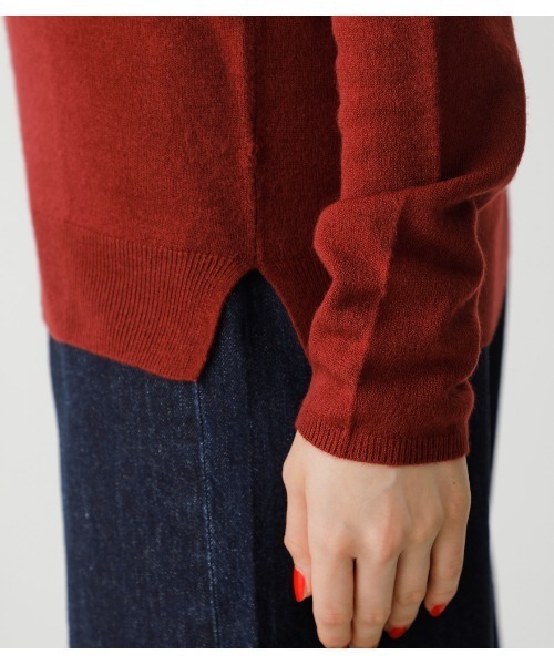 AZUL by moussy(アズールバイマウジー)の「NUDIE 2WAY V/N KNIT/ヌーディー2WAYVネックニット(ニット/セーター・レディース・ブラック/ダークグリーン/ベージュ/オフホワイト/マジェンタ・SMALL/MEDIUM/LARGE)」の9枚目の写真