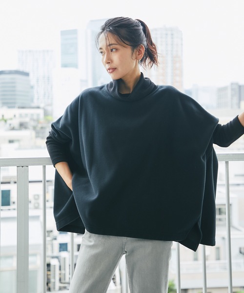 RIVE DROITE(リヴドロワ)の「リラックスシルエットが魅力 トスカーナフリースポンチョカットソー(Tシャツ/カットソー・レディース・アイボリー/ブラック・FREE)」の14枚目の写真