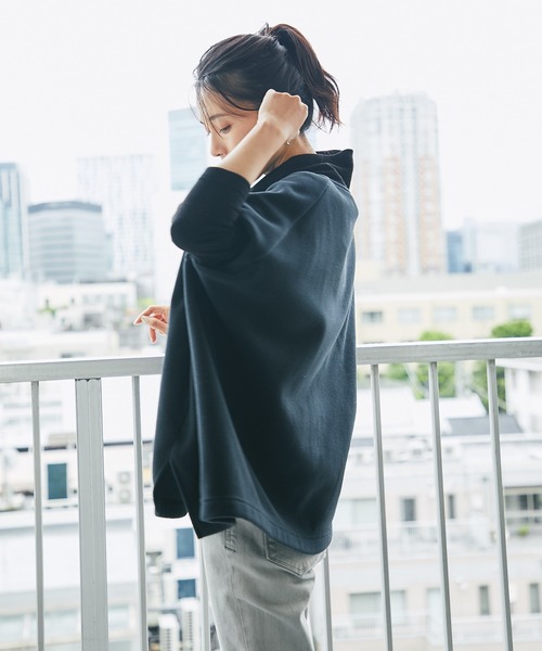 RIVE DROITE(リヴドロワ)の「リラックスシルエットが魅力 トスカーナフリースポンチョカットソー(Tシャツ/カットソー・レディース・アイボリー/ブラック・FREE)」の11枚目の写真