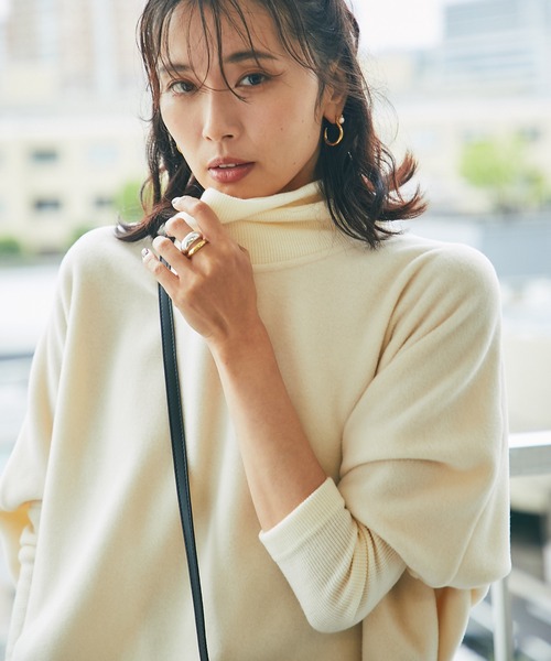 RIVE DROITE(リヴドロワ)の「リラックスシルエットが魅力 トスカーナフリースポンチョカットソー(Tシャツ/カットソー・レディース・アイボリー/ブラック・FREE)」の7枚目の写真