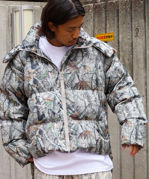STAMPD(スタンプド)の「STAMPD/スタンプド Terrain Camo Crop Puffer Jacket ダウンジャケット カモ柄 クロップド フード取り外し可能(ダウンジャケット/コート・メンズ・カモフラージュ・M/XL/L)」の2枚目の写真