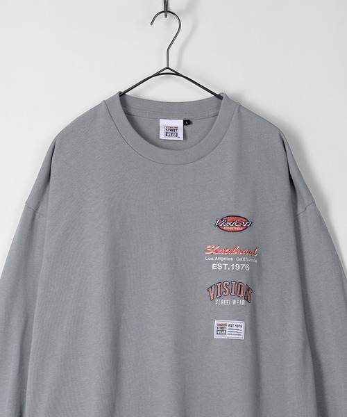 VISION STREET WEAR(ヴィジョンストリートウェア)の「【VISION STREET WEAR/ヴィジョンストリートウェア】ブランドロゴワッペン刺繍 スウェット(スウェット・メンズ・ホワイト/チャコールグレー/ブルーグレー/マルチ・M/L/XL)」の2枚目の写真