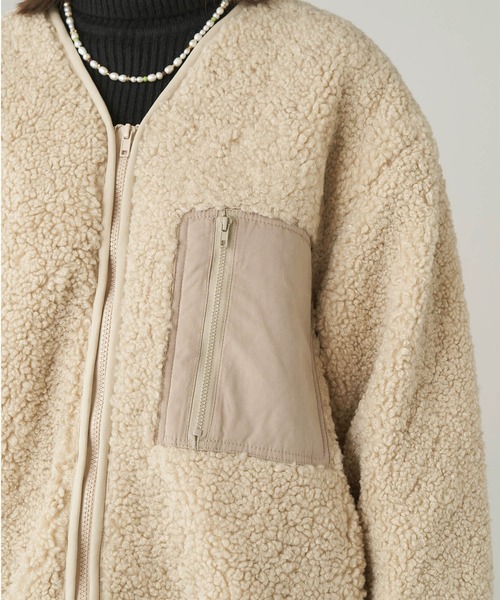 Chaco closet（チャコ クローゼット）の「ビッグポケット付き ノーカラー Vネックボアジャケット（ノーカラージャケット・レディース・ブラック/ベージュ・FREE）」の5枚目の写真
