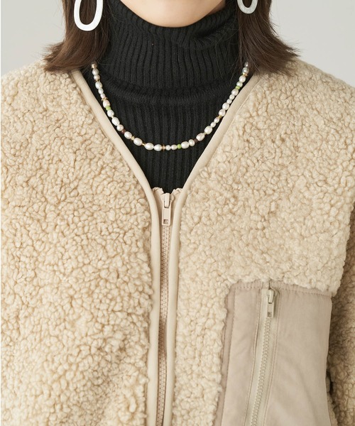 Chaco closet（チャコ クローゼット）の「ビッグポケット付き ノーカラー Vネックボアジャケット（ノーカラージャケット・レディース・ブラック/ベージュ・FREE）」の3枚目の写真