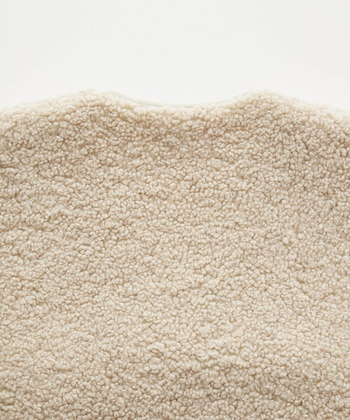 Chaco closet（チャコ クローゼット）の「ビッグポケット付き ノーカラー Vネックボアジャケット（ノーカラージャケット・レディース・ブラック/ベージュ・FREE）」の9枚目の写真