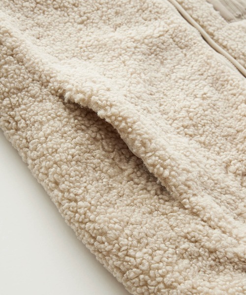 Chaco closet（チャコ クローゼット）の「ビッグポケット付き ノーカラー Vネックボアジャケット（ノーカラージャケット・レディース・ブラック/ベージュ・FREE）」の12枚目の写真