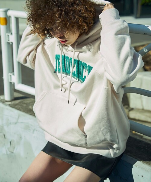 PUBLUX（パブリュクス）の「▽【PUBLUX/パブリュクス】 サガラ刺繍フーディースウェットパーカー（パーカー・レディース・アイボリー/スミクロ/グレー/グリーン・ﾌﾘ-）」の6枚目の写真