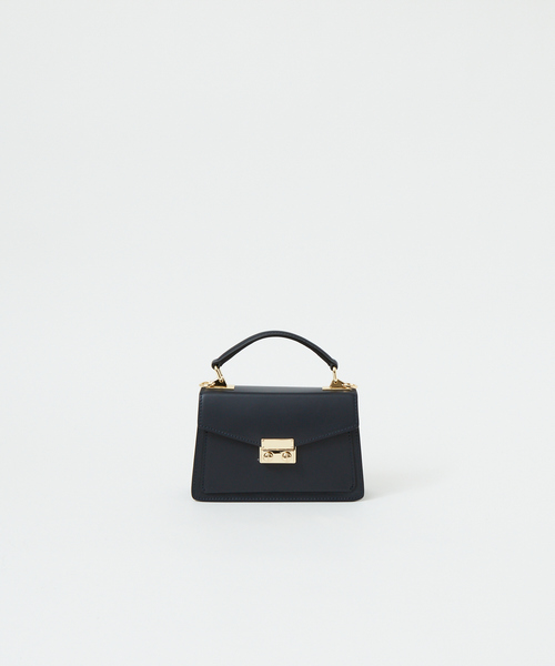 AULENTTI(オウレンティ)の「AULENTTI ミニスクエアバッグ(ショルダーバッグ・レディース・ネイビー/ホワイト/ブラック・フリー)」の3枚目の写真