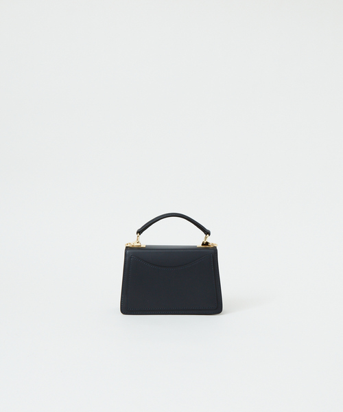 AULENTTI(オウレンティ)の「AULENTTI ミニスクエアバッグ(ショルダーバッグ・レディース・ネイビー/ホワイト/ブラック・フリー)」の11枚目の写真